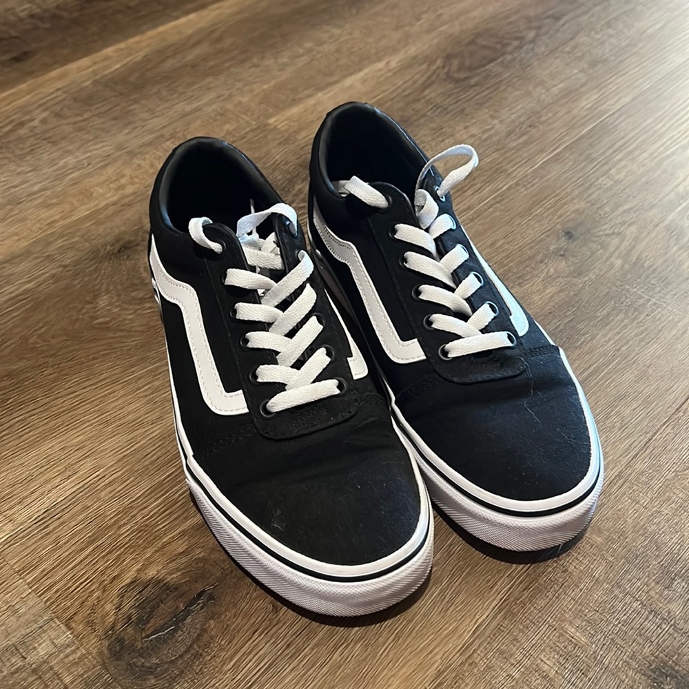 Women’s black Vans size 9